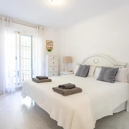 Señorío De Aloha Apartahotel 2*
